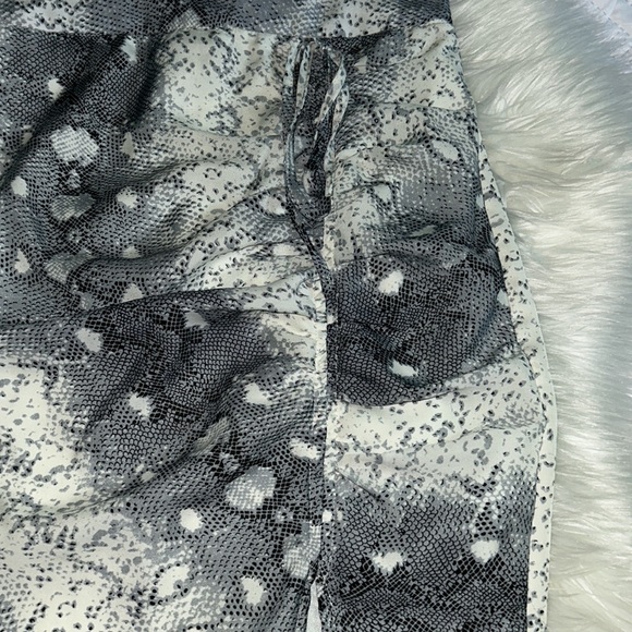 superdown Snakeskin slit maxi skirt - Picture 3 of 6